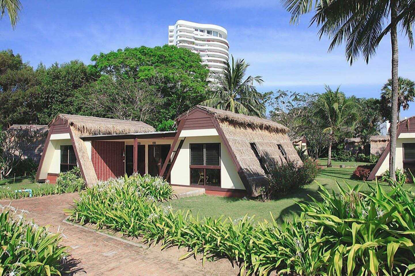 โรงแรมระยองชาเล่ต์ ( บ้านพัก ที่พักระยองติดทะเล ) บ้านพักริมทะเลระยอง