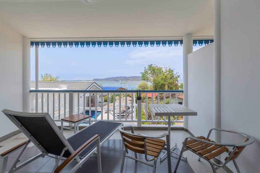 โรงแรม ซัมแวร์ (Somewhere Hotel Koh Sichang) ที่พักเกาะสีชัง