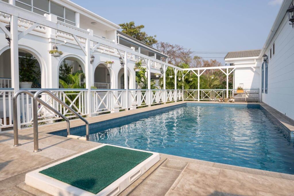 โรงแรม ซัมแวร์ (Somewhere Hotel Koh Sichang) ที่พักเกาะสีชัง