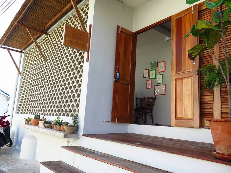 บ้านอยู่ดีมีความสุข (Happy Home Koh Sichang)ที่พักเกาะสีชัง