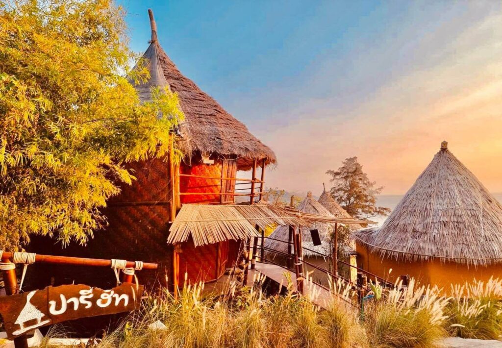 ปารีฮัท รีสอร์ท (Pareehut Resort) เกาะสีชัง
