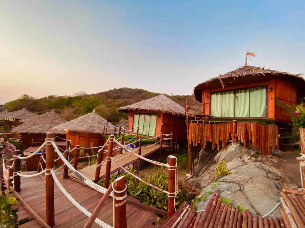 ปารีฮัท รีสอร์ท (Pareehut Resort) ที่พักเกาะสีชัง